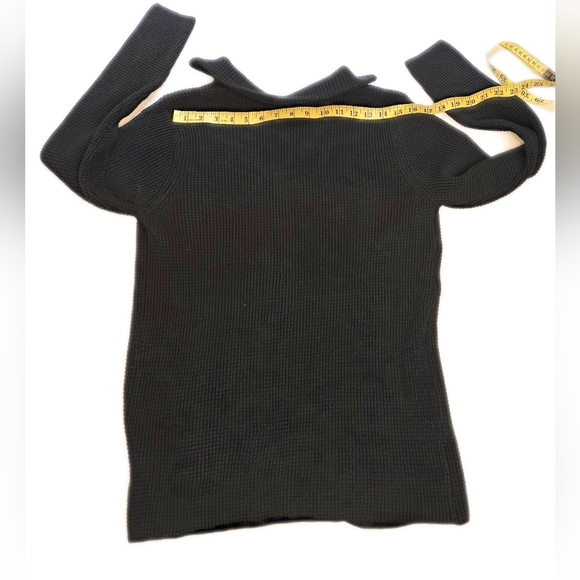 Black Knit Button Up Sweater With Front Pockets. No Label. - Picture 6 of 7